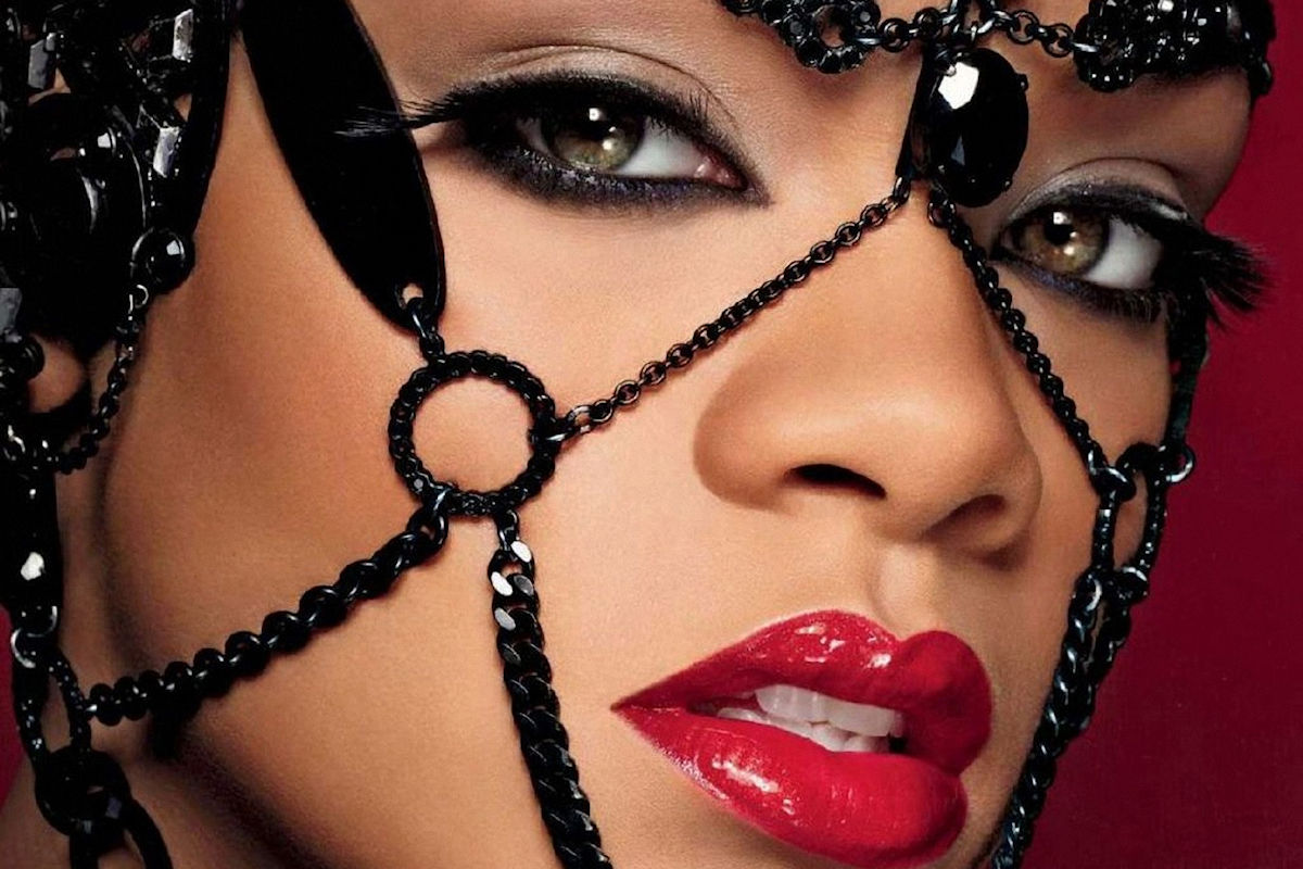 Rihanna desnuda y follando