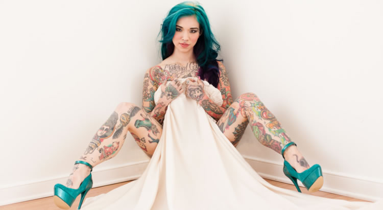 suicide girl tatuada