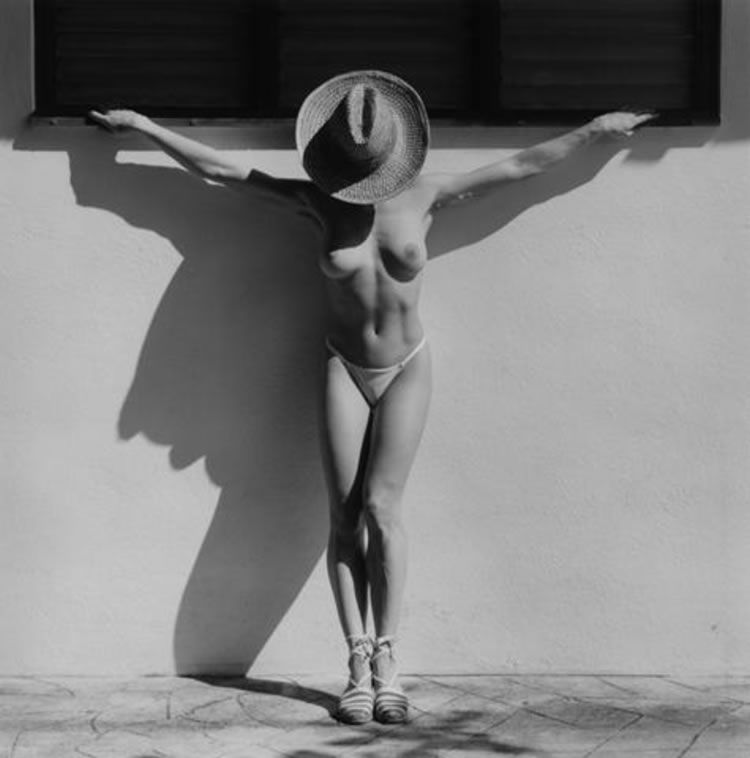 lisa lyon crucificada
