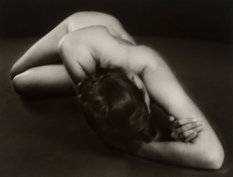 fotografía de desnudo femenino de Ruth Bernhard